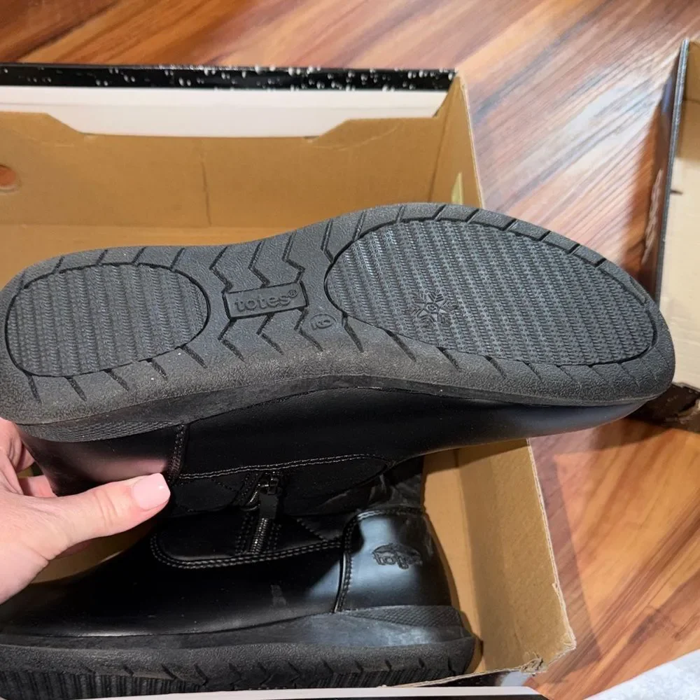 totes Black Quilted Winter Boots
